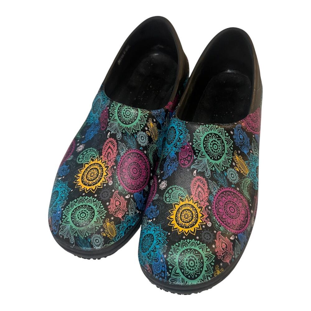 Crocs Neria Pro II Graphic Work Clogs Mandala Print Women’s Size 9 Slip Resistan